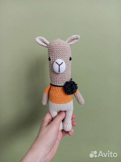 Вязаная игрушка лама