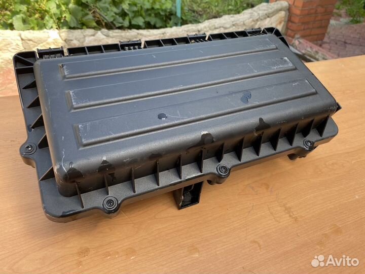 Корпус для воздушного фильтра на Volkswagen Jetta