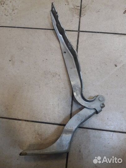 Петля капота передняя правая Peugeot 308