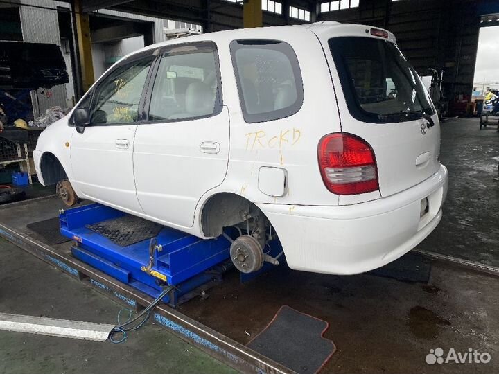 Кулак поворотный Toyota Corolla spacio AE111N задний правый