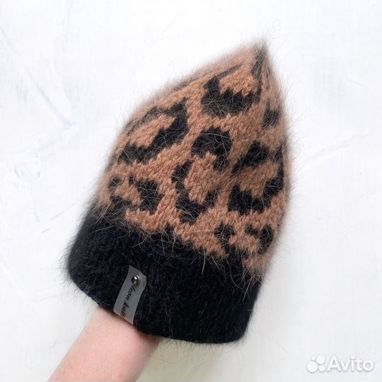 Пушистая вязаная шапка бини леопард ручной работы