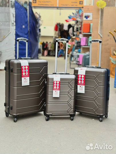 Комплект из трех чемоданов