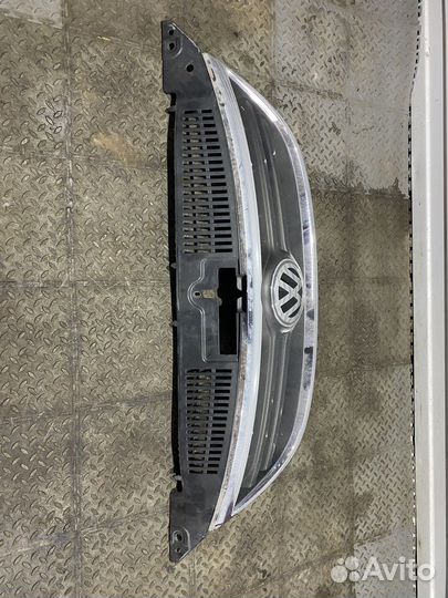 Решетка радиатора (Volkswagen Tiguan)