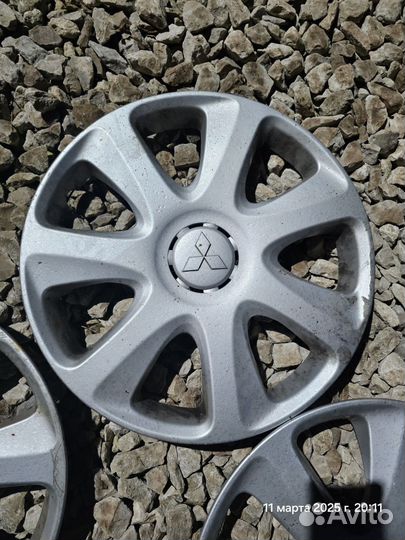 Комплект колпаков 4шт Mitsubishi R16