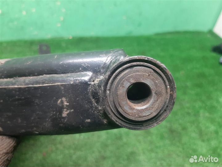 Рычаг задний поперечный правый Mitsubishi Grandis