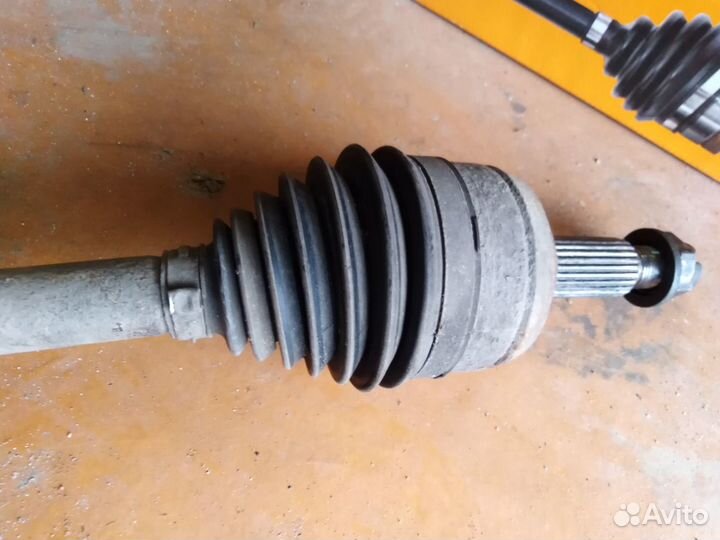 Привод передний правый Рено Дастер АКПП 2,0 4*2