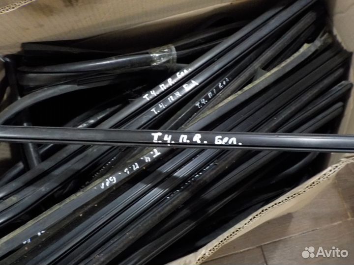 Резинки на стекла передних дверей фольксваген Т4