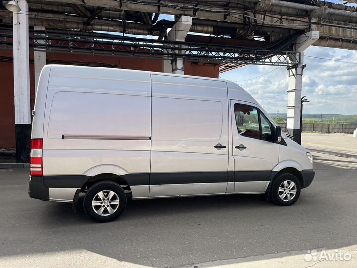 Mercedes-Benz Sprinter цельнометаллический, 2011