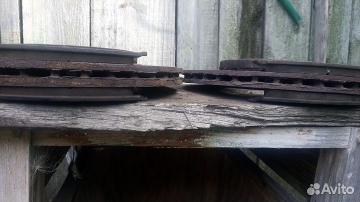 Передние тормозные диски колодками VolksWagen Polo