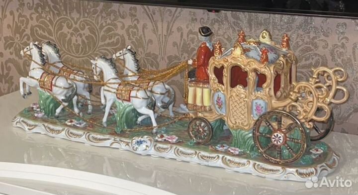Фарфоровая статуэтка Карета