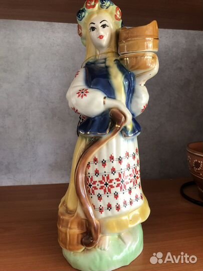 Сувенирные статуэтки