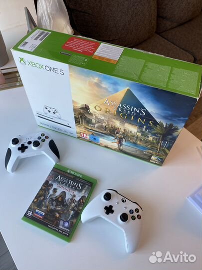 Xbox One s + 2 геймпада