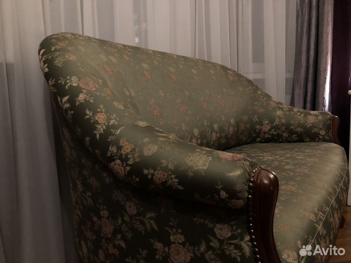 Диван в стиле ретро