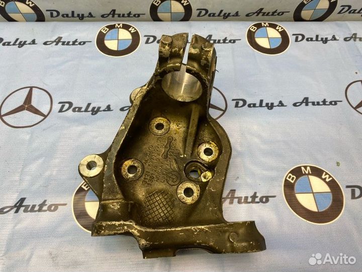 Кулак поворотный передний левый Bmw 325I E90