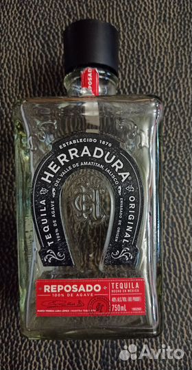 Бутылки и коробки от элитного алкоголя