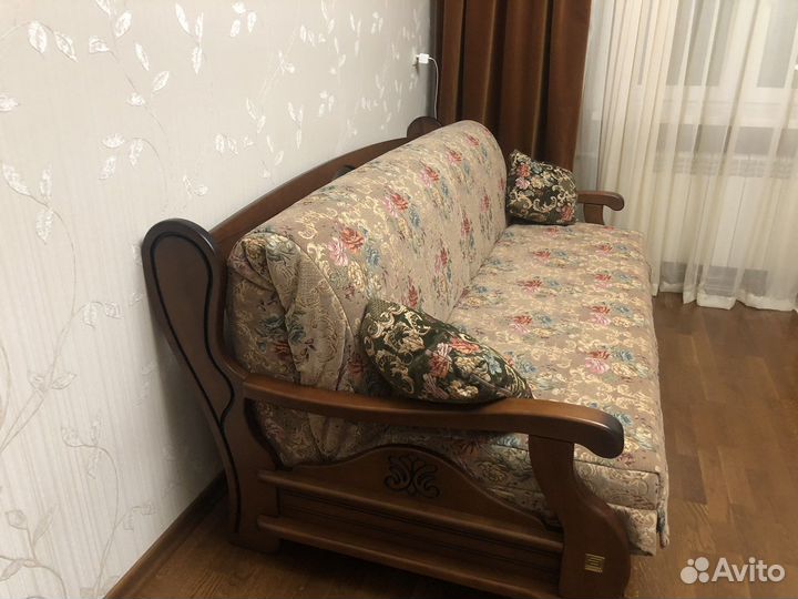 Диван