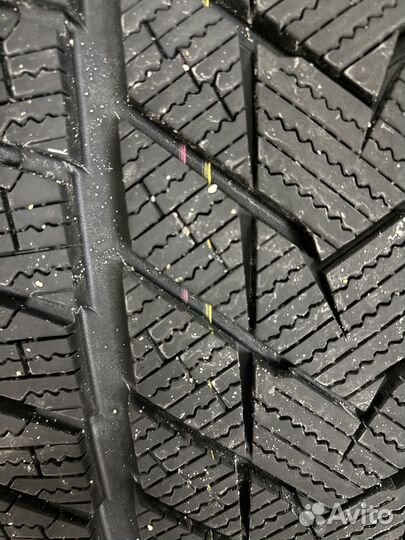 Sonix WinterXPro 999 275/45 R21 110H