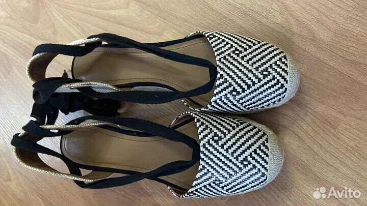 Босоножки 39