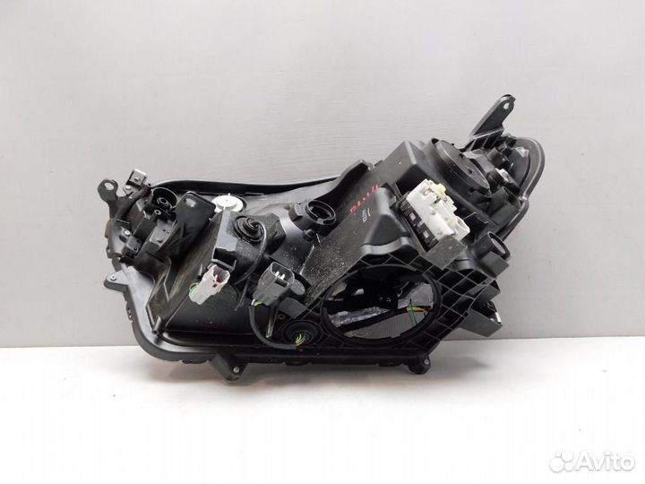 Фара правая Toyota RAV4