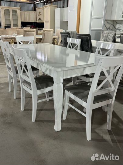 Кухонный стол и стулья