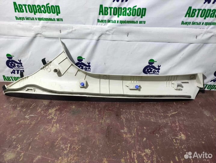 Обшивка передней правой стойки Ford Focus 3