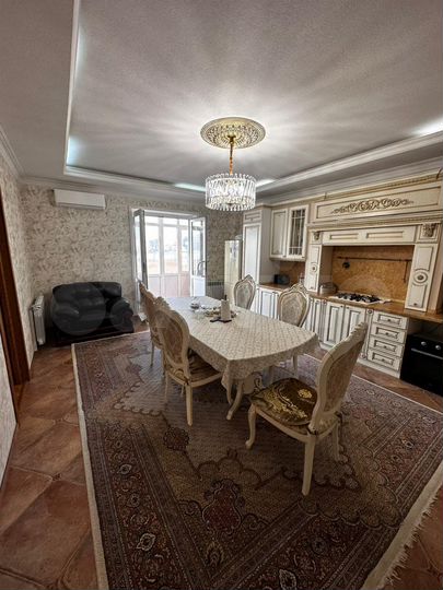 4-к. квартира, 160 м², 3/6 эт.
