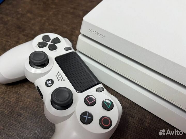 Белая PlayStation 4 Pro +Игры в подарок тихая PS4