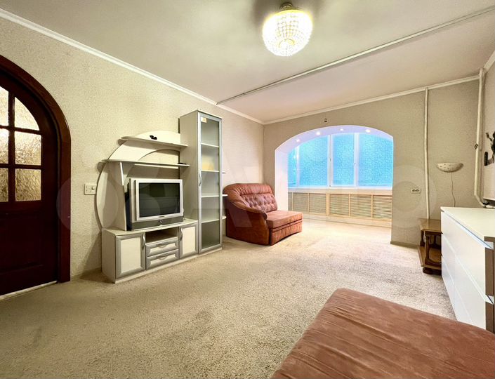 2-к. квартира, 50 м², 1/9 эт.