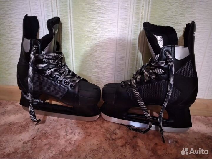 Коньки для мальчика, б/у,размер 38