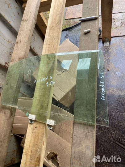 Заднее правое стекло Honda Accord 8