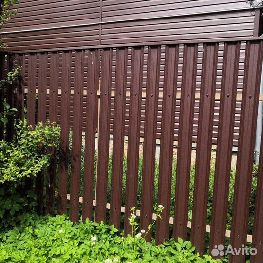 Металлический штакетник для забора