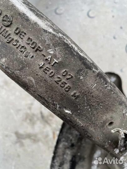 Кулак поворотный передний правый 4e0407258m