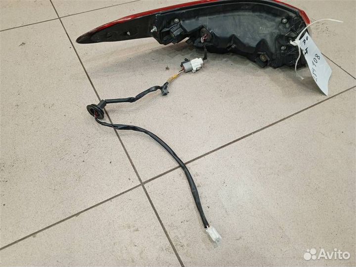 Фонарь задний наружный правый Toyota Camry XV70 2