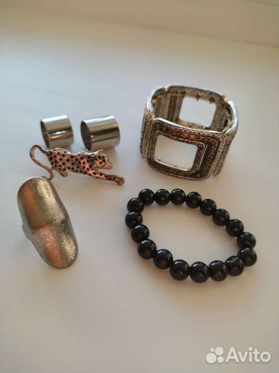 Браслеты, кольца, брошь бижутерия
