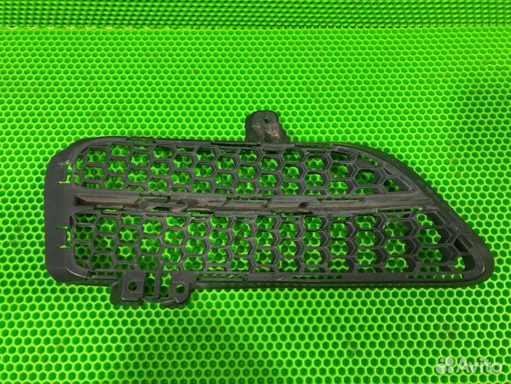 Решетка радиатора передняя левая Volkswagen