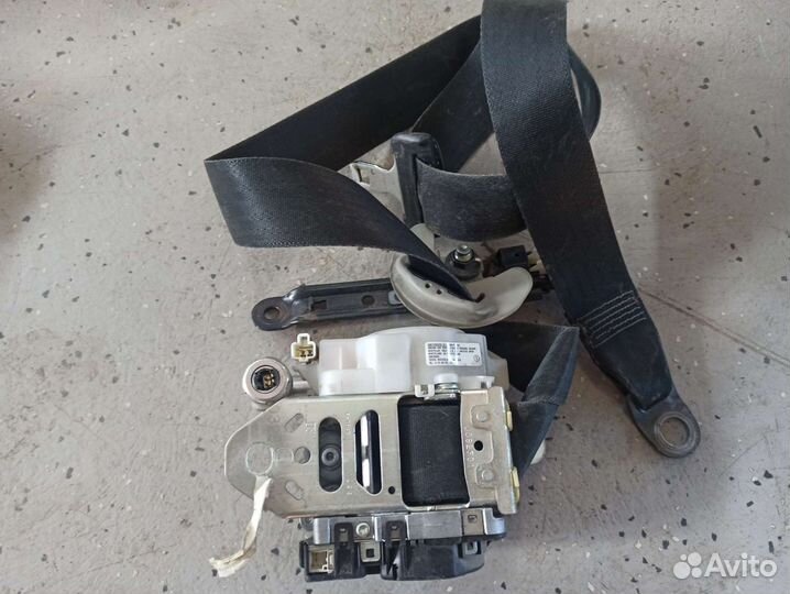 Ремень безопасности передний правый Toyota Land Cr