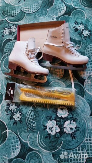 Коньки фигурные женские 40 размер