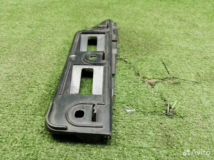 Кронштейн бампера передний левый Volkswagen Golf