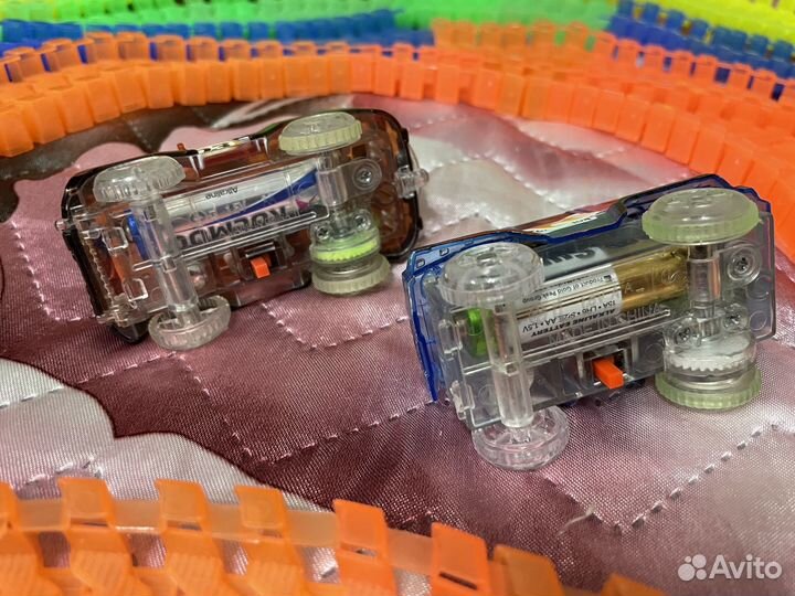 Гоночная трасса Magic-Tracks 440 деталей 2 машинки