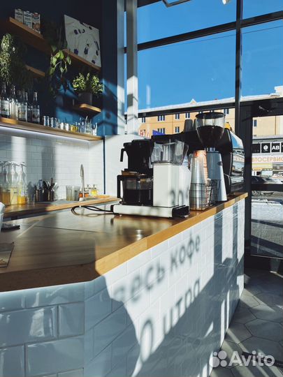 Бариста в кофейню 