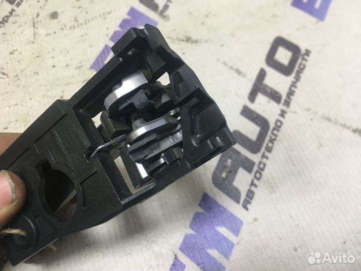 Ручка двери задней внутрен. правая Хендай Солярис