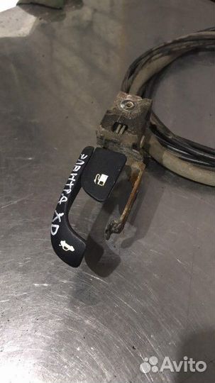 Кнопка открывания багажника и лючка бензобака