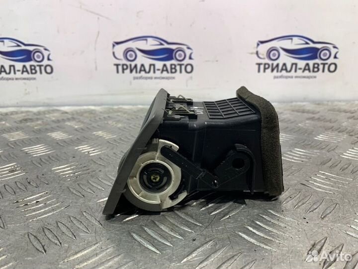 Дефлектор обдува салона правый Hyundai Tucson 1