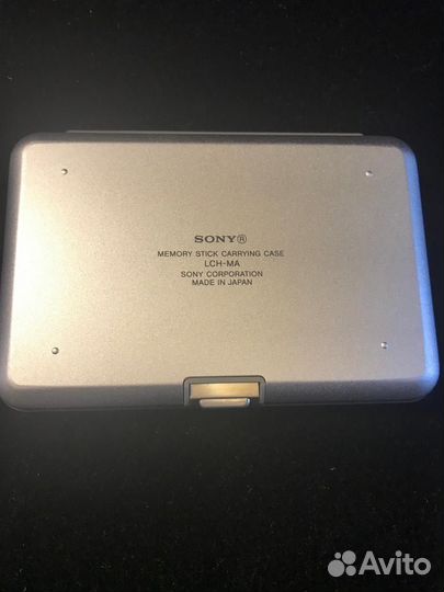 Футляр алюминиевый Sony для карт памяти