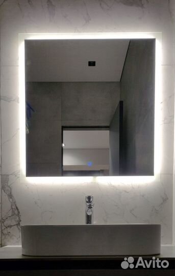 Парящее зеркало с подсветкой на заказ