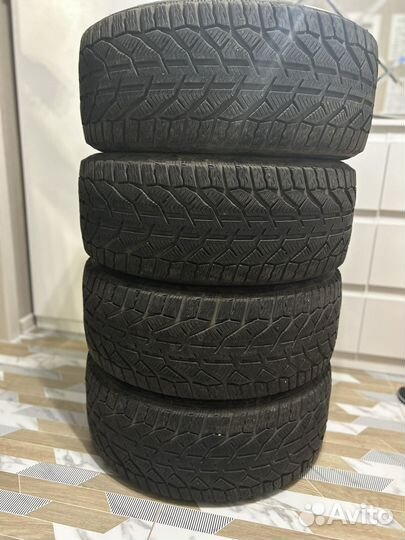 Carbon Series CS98 235/45 R18