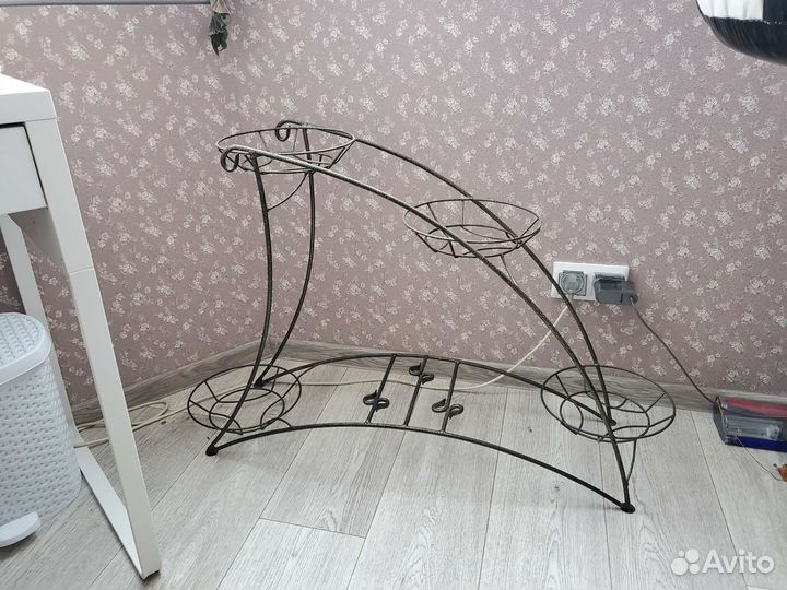 Подставка для цветов напольная металлическая