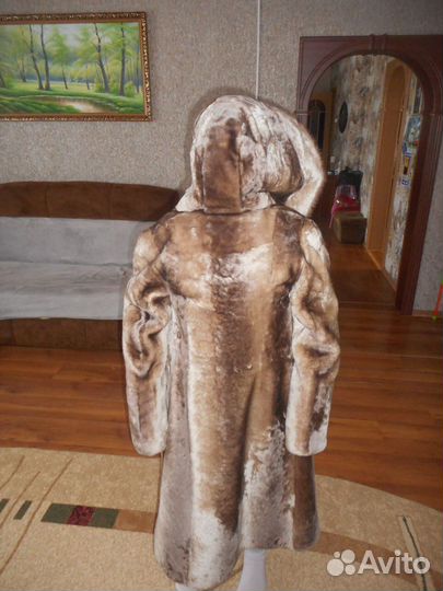 Мутоновая шуба. капюшон из норки