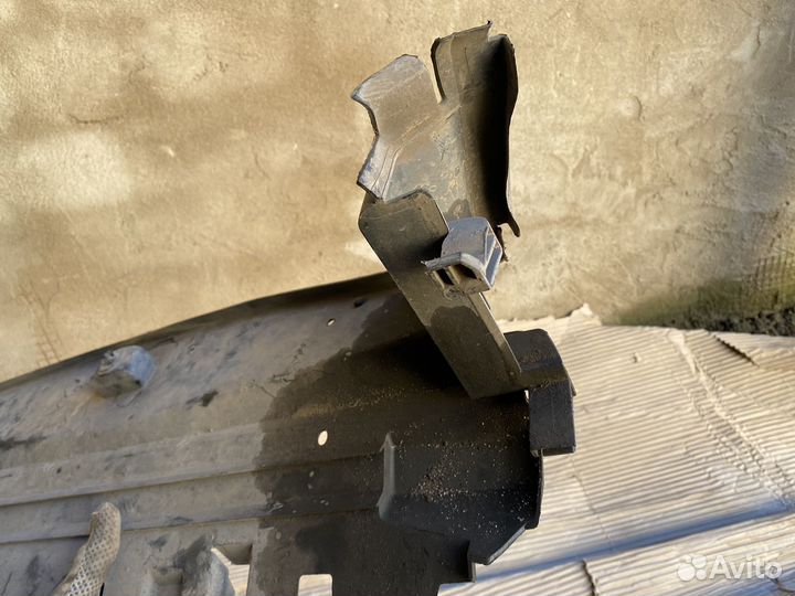 Воздуховод радиатора Mercedes C W204