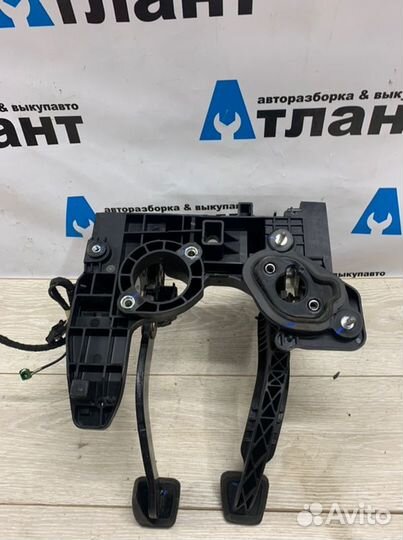 Педаль тормоза Opel Astra J A16XER 2010